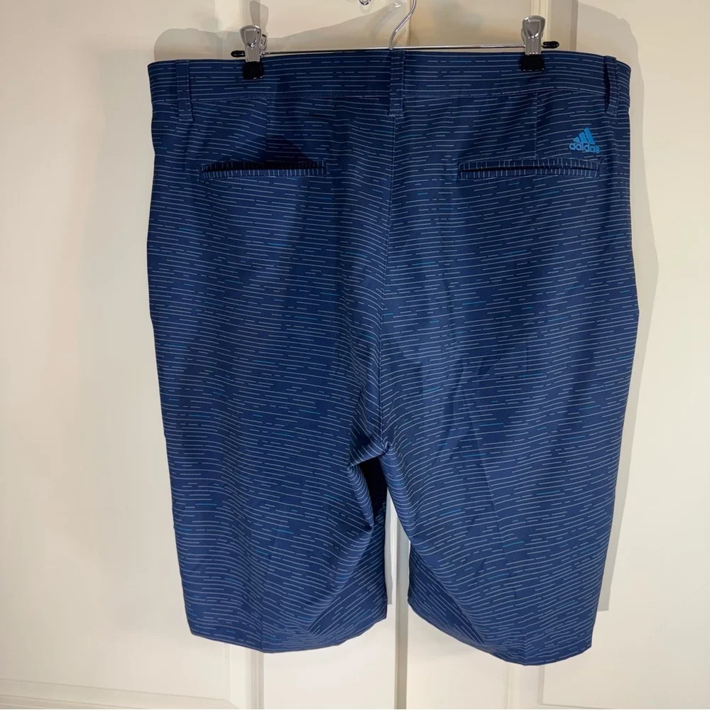 Adidas Ultimate 365 Print Men's Golf Shorts in blue with a striped pattern 38 - Picture 2 of 6